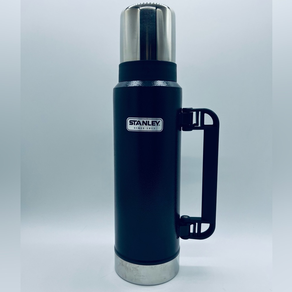 Stanley Classic Legendary Navy 1.5L Iconic Rugged Thermos